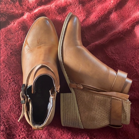 Shoes - Picture 2 of 2